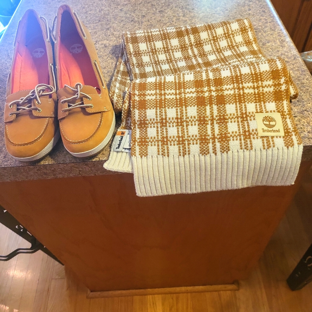 Timberland Wedge Shoes 👠 & SCARF